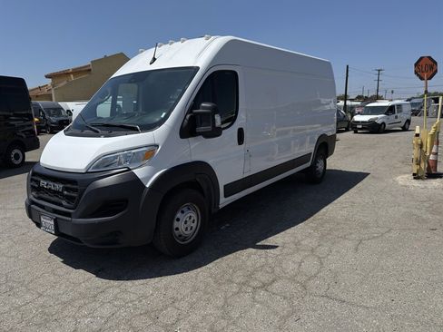 Used 2023 RAM ProMaster 2500 FWD image 3