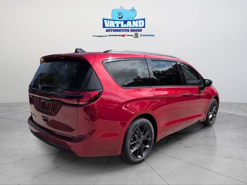 New 2026 Chrysler Pacifica Limited w/ S Appearance Package image 8