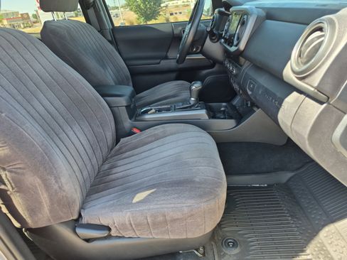 Used 2019 Toyota Tacoma TRD Off-Road AWD/4WD image 24
