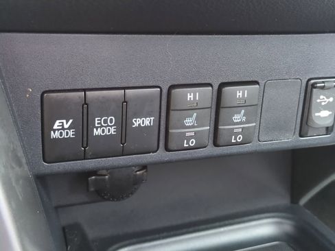 Used 2016 Toyota RAV4 Limited AWD/4WD image 24
