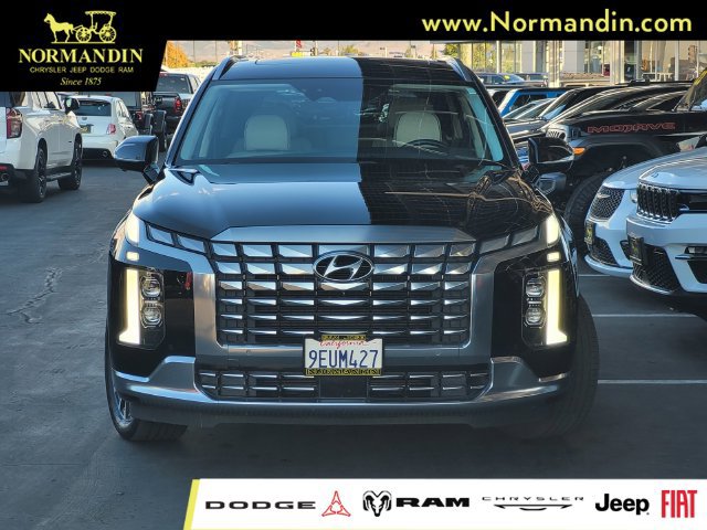 Used 2023 Hyundai Palisade Calligraphy w/ Cargo Package FWD image 2