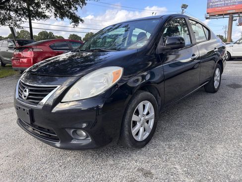 Used 2013 Nissan Versa SL image 2