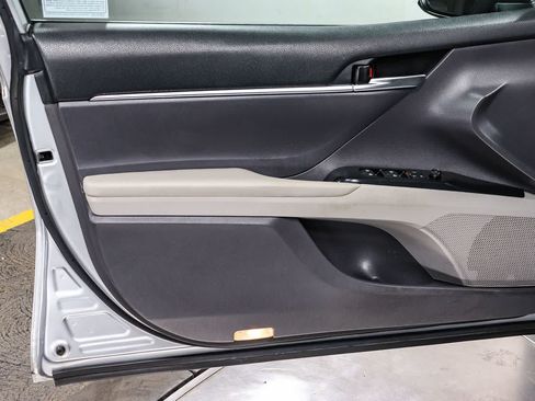 Used 2019 Toyota Camry SE FWD image 21