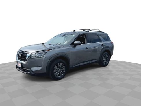 Used 2024 Nissan Pathfinder SV FWD image 4