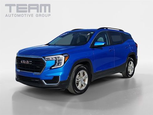 Used 2024 GMC Terrain SLE w/ Driver Convenience Package image 3