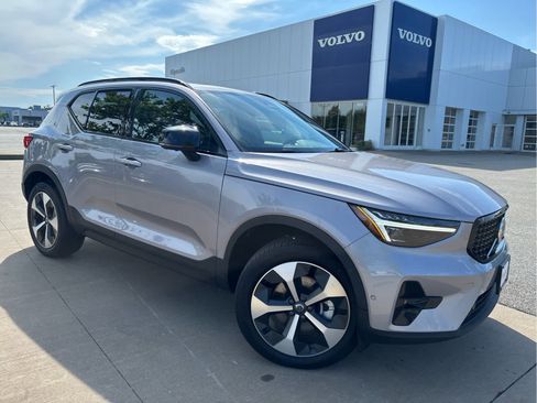 Used 2026 Volvo XC40 B5 Plus AWD/4WD image 44