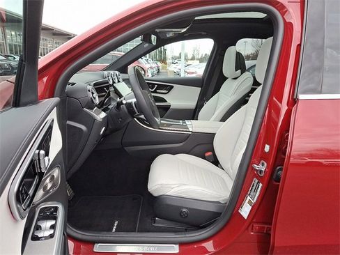 Used 2025 Mercedes-Benz GLC 300 4MATIC image 14