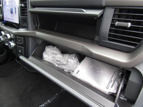 Used 2024 Ford F150 XLT AWD/4WD image 27