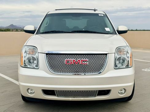 Used 2011 GMC Yukon Denali RWD image 4