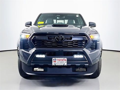 Used 2025 Toyota Tacoma TRD Sport image 11