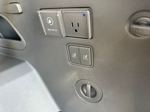 Used 2024 Kia EV9 Wind image 15