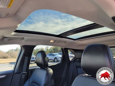 Certified 2025 Ford Escape SE w/ PHEV Premium Package image 24