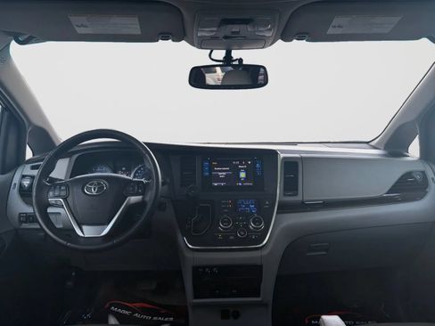 Used 2015 Toyota Sienna XLE Premium w/ Four Season Floor Mat Package FWD image 24