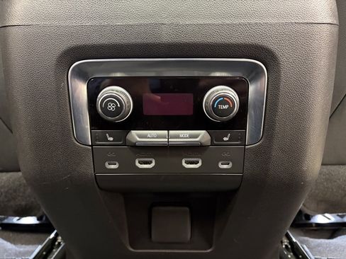 Used 2022 Chevrolet Suburban RST w/ Sport Performance Package image 14