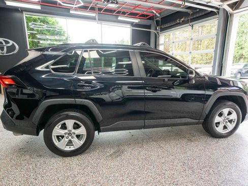 Used 2020 Toyota RAV4 XLE w/ Convenience Package AWD/4WD image 4