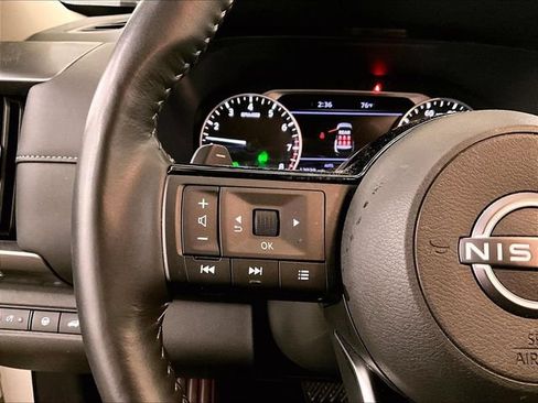 Used 2023 Nissan Pathfinder SL w/ Black Appearance Package AWD/4WD image 17