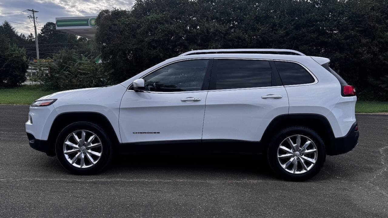 Used 2017 Jeep Cherokee Limited AWD/4WD image 5
