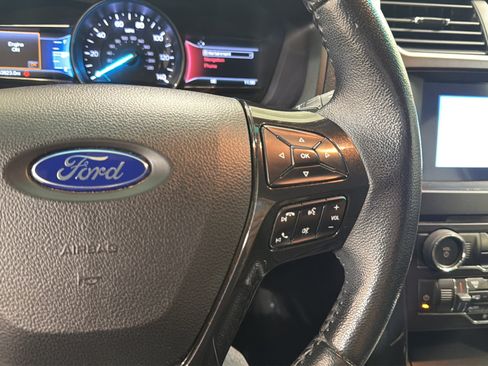 Used 2017 Ford Explorer XLT w/ Equipment Group 201A FWD image 32