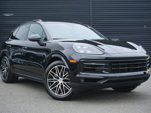 Certified 2024 Porsche Cayenne AWD/4WD image 10