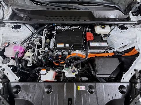 Certified 2024 Toyota bZ4X AWD image 32