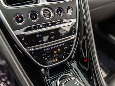 Used 2020 Aston Martin DB11 Coupe image 26