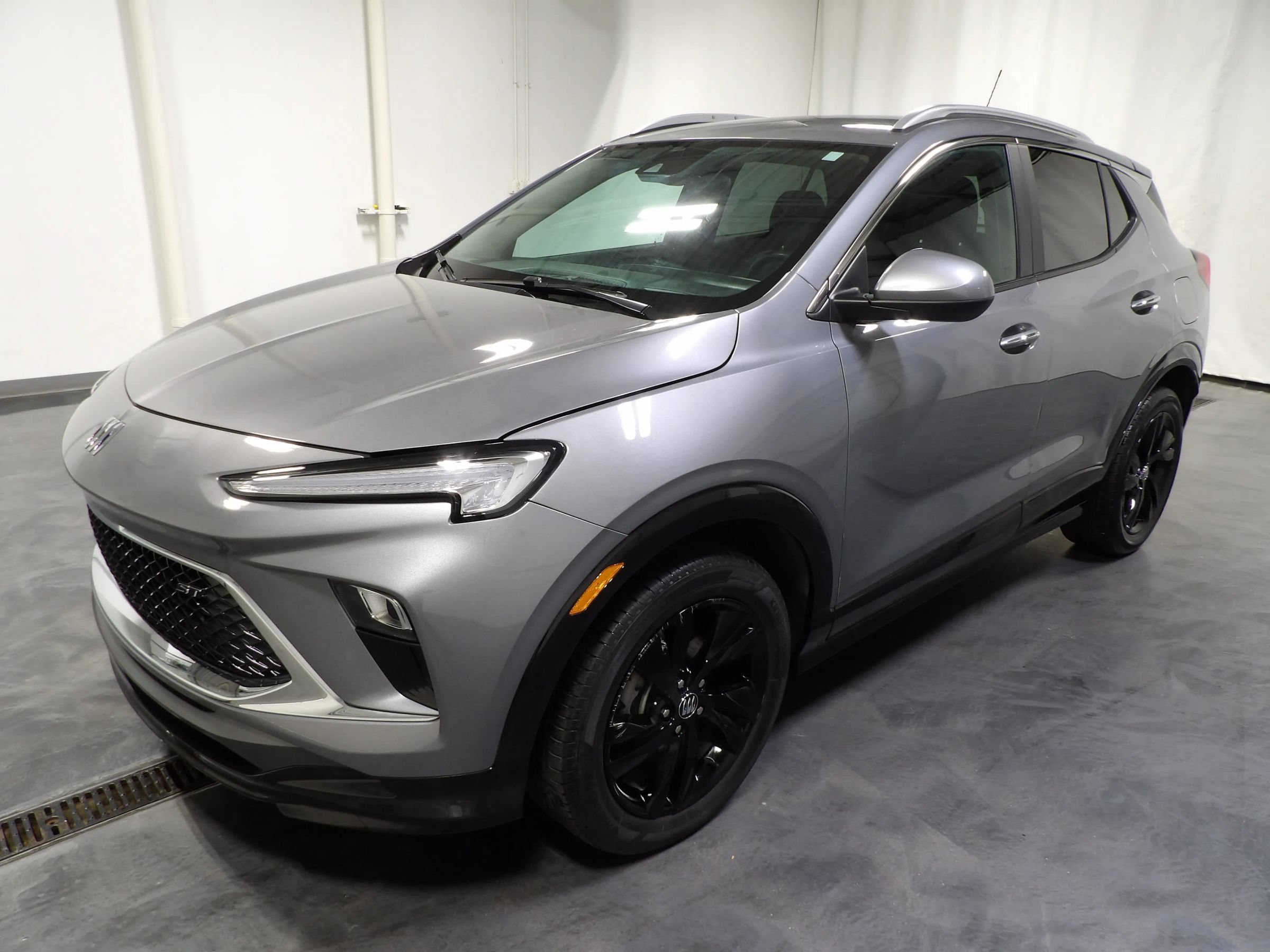 Used 2024 Buick Encore GX Sport Touring FWD image 3