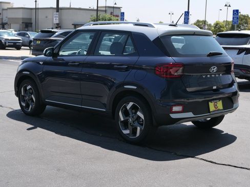 Used 2026 Hyundai Venue SEL FWD image 6