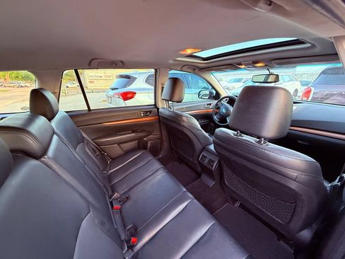 Used 2013 Subaru Outback 2.5i Limited AWD/4WD image 3