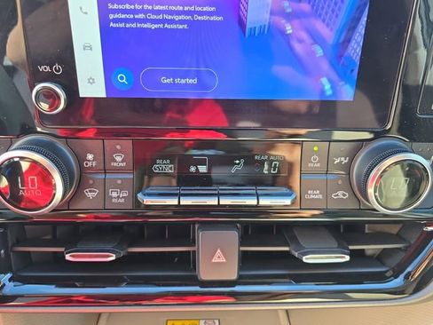 Used 2023 Toyota Highlander XLE FWD image 26