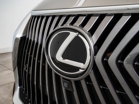 Used 2019 Lexus ES 350 Luxury image 3