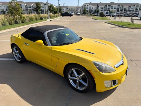 Used 2009 Saturn Sky Red Line RWD image 2