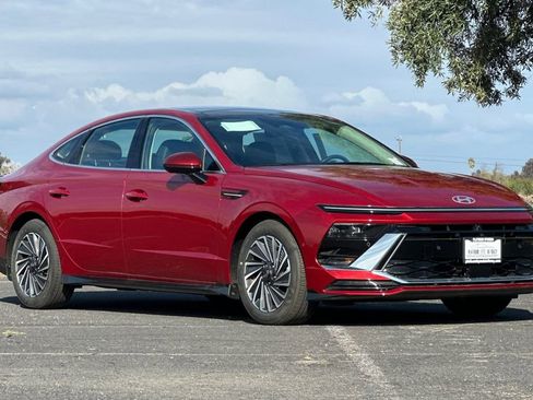 New 2025 Hyundai Sonata Limited FWD image 2