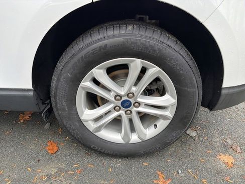 Used 2019 Ford Edge SEL w/ Equipment Group 201A image 6