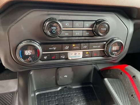 Used 2024 Ford Bronco Heritage Edition AWD/4WD image 34