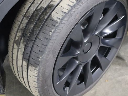 Used 2023 Tesla Model Y Long Range AWD/4WD image 40