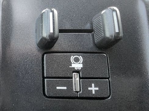 Used 2017 Chevrolet Silverado 3500 LT image 23