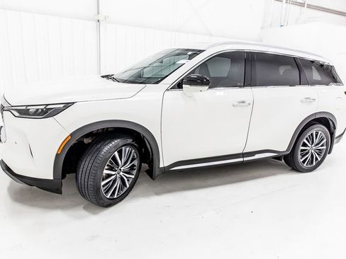 Used 2023 INFINITI QX60 Sensory w/ Vision Package AWD/4WD image 3