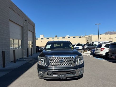Used 2017 Nissan Titan SL image 2