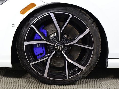 Used 2024 Volkswagen Golf R AWD/4WD image 25