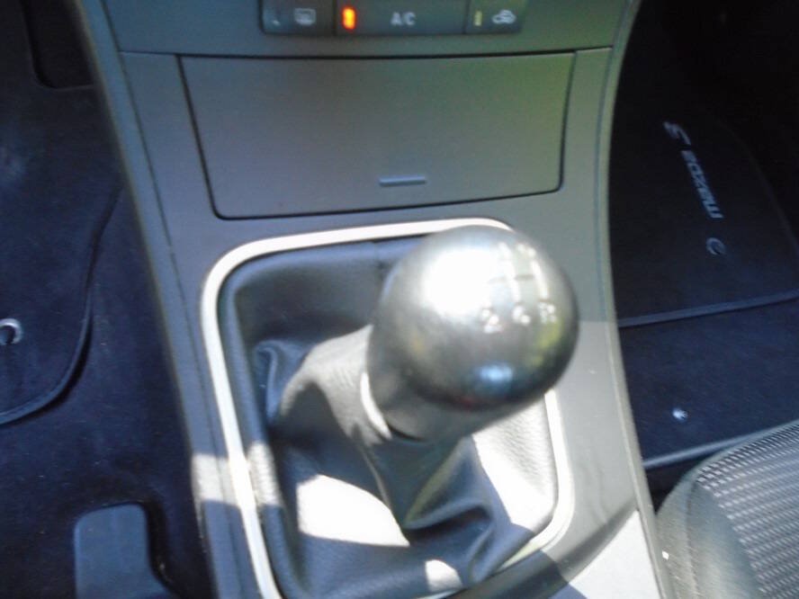 Used 2013 MAZDA MAZDA3 i SV FWD image 13