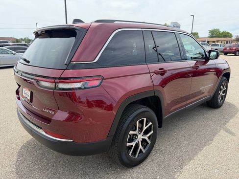 Used 2023 Jeep Grand Cherokee Limited w/ Luxury Tech Group II AWD/4WD image 5
