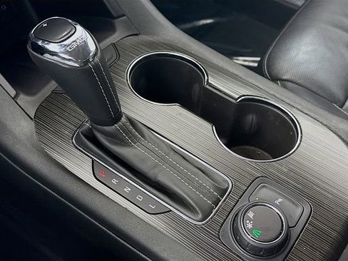 Used 2017 GMC Acadia SLT image 16