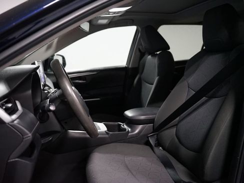 Used 2023 Toyota RAV4 XLE w/ Convenience Package FWD image 6