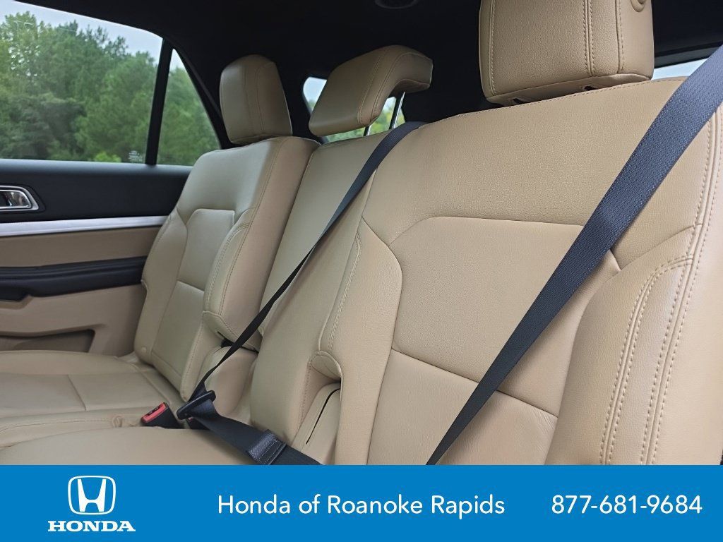 Used 2017 Ford Explorer XLT w/ Equipment Group 202A AWD/4WD image 14
