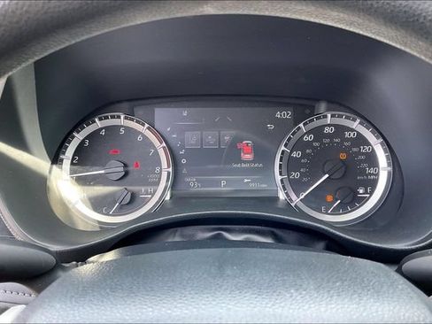 Used 2023 Toyota Highlander L FWD image 13