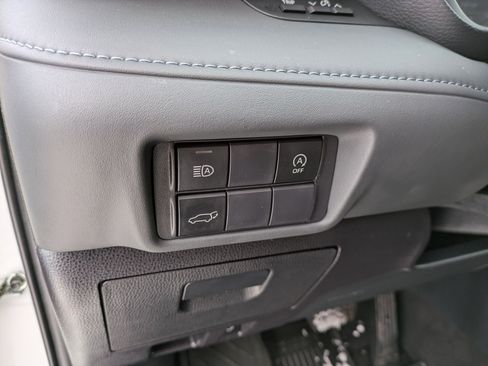 Used 2023 Toyota Highlander XLE image 16