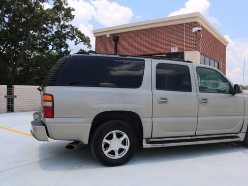Used 2001 GMC Yukon XL Denali AWD/4WD image 45