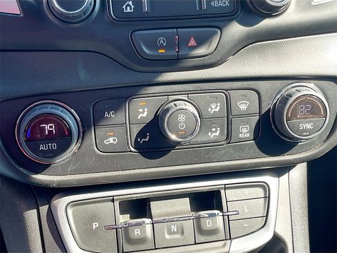 Used 2023 GMC Terrain SLT image 15