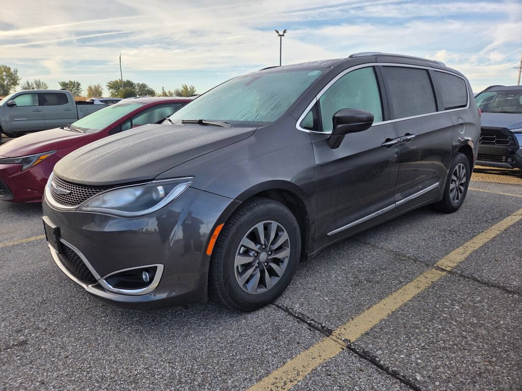 Used 2019 Chrysler Pacifica Touring-L Plus FWD image 1