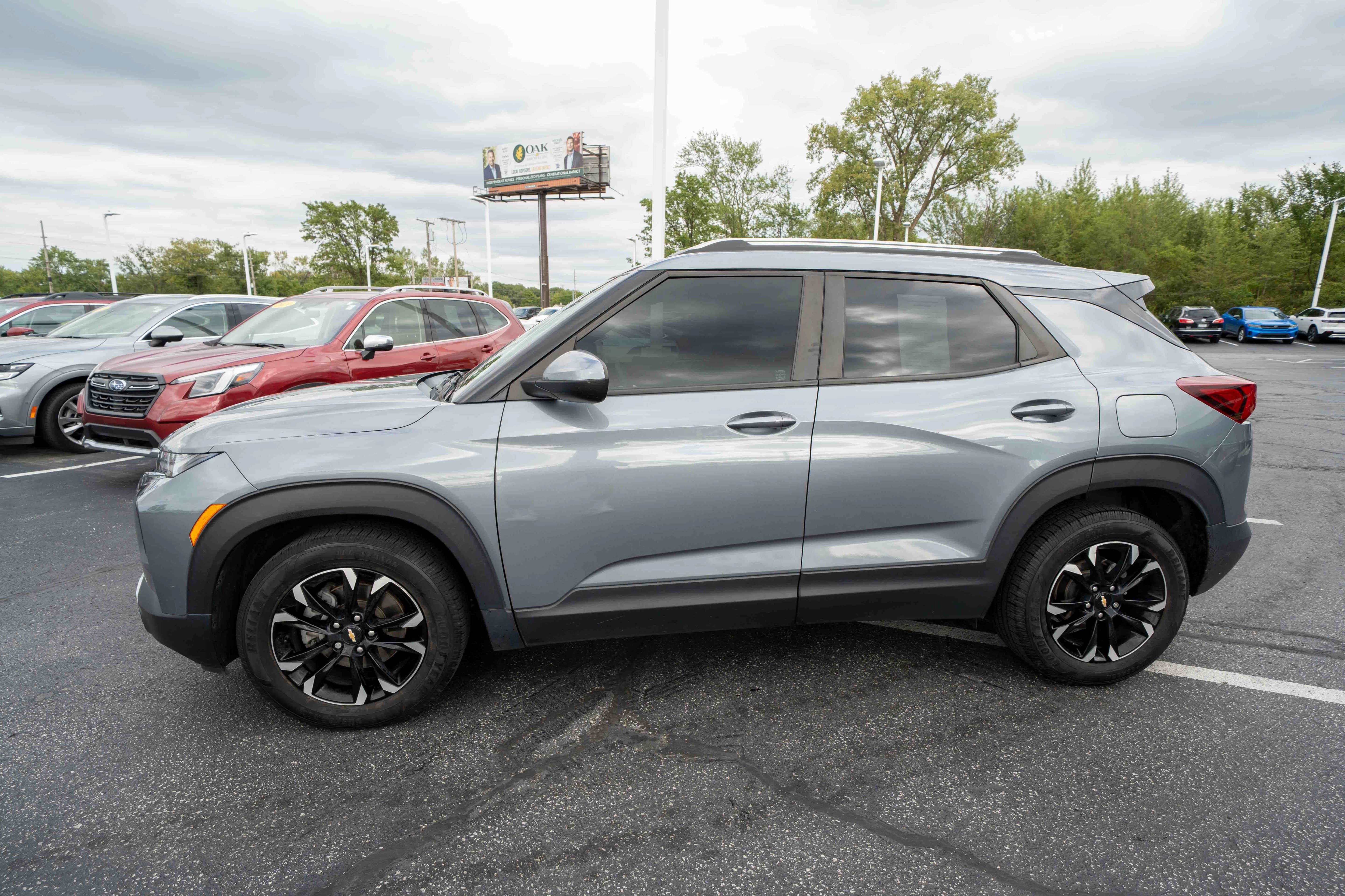 Used 2021 Chevrolet TrailBlazer LT w/ Sun and Liftgate Package FWD image 3